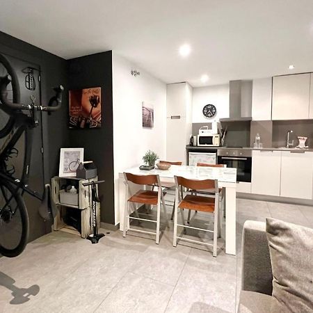 Flateli Montjuic Apartment Girona Luaran gambar